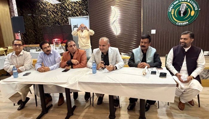 2021 میں بانی پی ٹی آئی کو کہا تھا اسمبلیاں توڑ دیں آپ کا وقت پورا ہوگیا: ڈاکٹر رمیش کمار وانکوانی