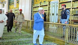 وزیرخارجہ اسحاق ڈار کی روزہ رسولﷺ پر حاضری