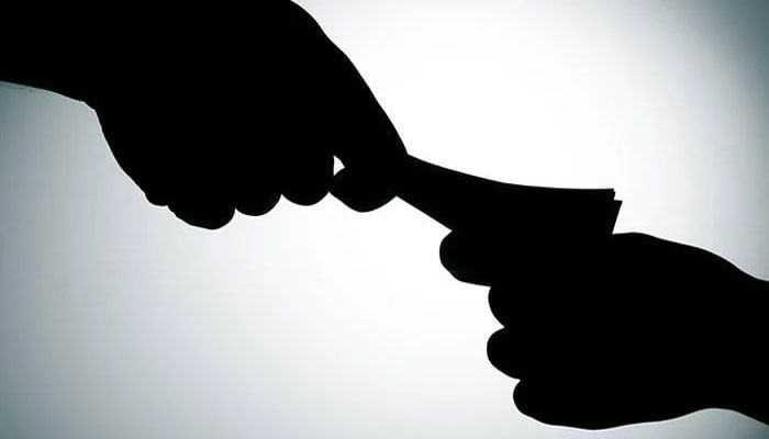 لاہور: نوجوان سے رقم مانگنے پر سب انسپکٹر کے خلاف بھیک مانگنے کا مقدمہ درج
