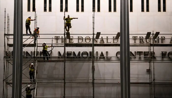 Kennedy Center removes tarp days after court-ordered stripping of Trumps name