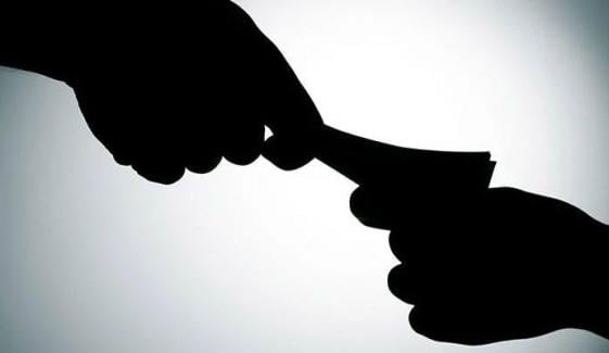 لاہور: نوجوان سے رقم مانگنے پر سب انسپکٹر کے خلاف بھیک مانگنے کا مقدمہ درج