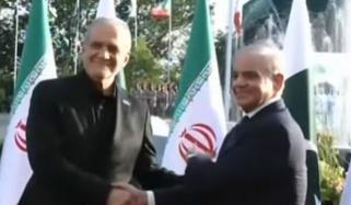 ایرانی صدر مسعود پزشکیان کی وزیر اعظم ہاؤس آمد، گارڈ آف آنر پیش