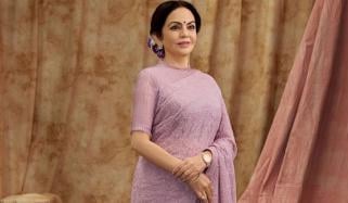 1 سال کی محنت سے تیار کردہ نیتا امبانی کی ساڑھی توجہ کا مرکز