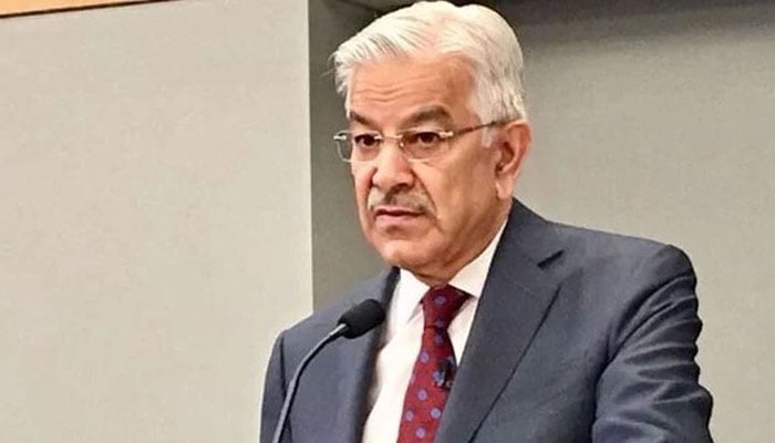 مہاجرین کی نشستوں پر سیاست ہو رہی ہے، خواجہ آصف