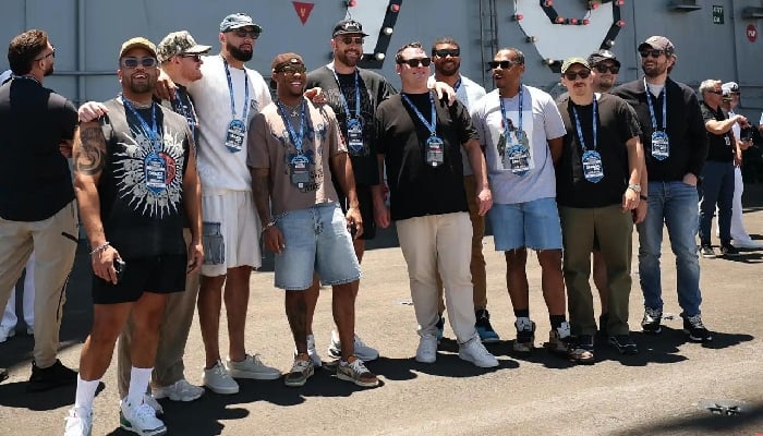 Travis Kelce with his friends