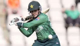 آؤٹ ہونے کے بعد بیٹ اور گلوز پھینکنے پر گل فیروزہ کی سرزنش، 1 ڈی میرٹ پوائنٹ 