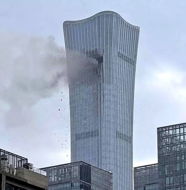 Beijings tallest skyscraper hit by aircraft, pilot dies amid growing internet speculation