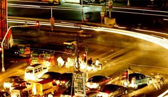 کراچی میں گلستان جوہر بلاک 6 کے قریب شدید فائرنگ، دھماکے کی آواز سنی گئی