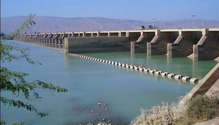 میانوالی: چشمہ بیراج پر پکنک کے دوران 2 لڑکیاں دریائے سندھ میں ڈوب کر لاپتہ