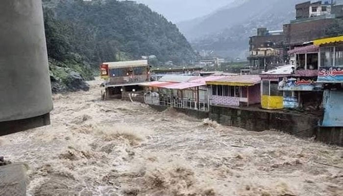 خیبر پختونخوا میں تیز بارش اور سیلاب سے نقصانات، آسمانی بجلی گرنے سے 2 بچے جاں بحق