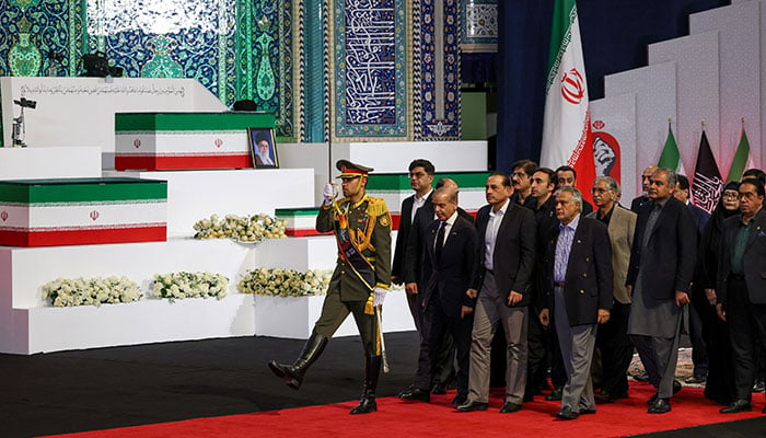وزیر اعظم اور فیلڈ مارشل کی علی خامنہ ای کے تعزیتی اجتماع میں شرکت