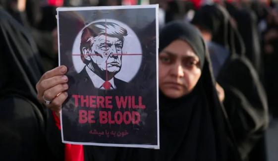 شہید ایرانی سپریم لیڈر علی خامنہ ای کی نمازِ جنازہ: ہزاروں افراد کے ’انتقام‘ اور ’امریکا مردہ باد‘ کے نعرے