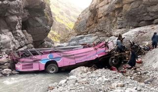 ضلع شیرانی بس حادثہ: ژوب سول اسپتال منتقل کی گئی 33 میتوں میں سے 26 کی شناخت ہوگئی