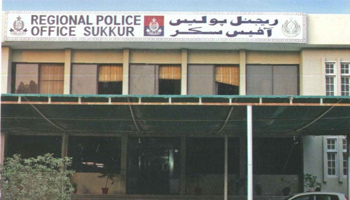 سکھر پولیس نے 7 کروڑ روپے مالیت کا کپڑا برآمد کرلیا