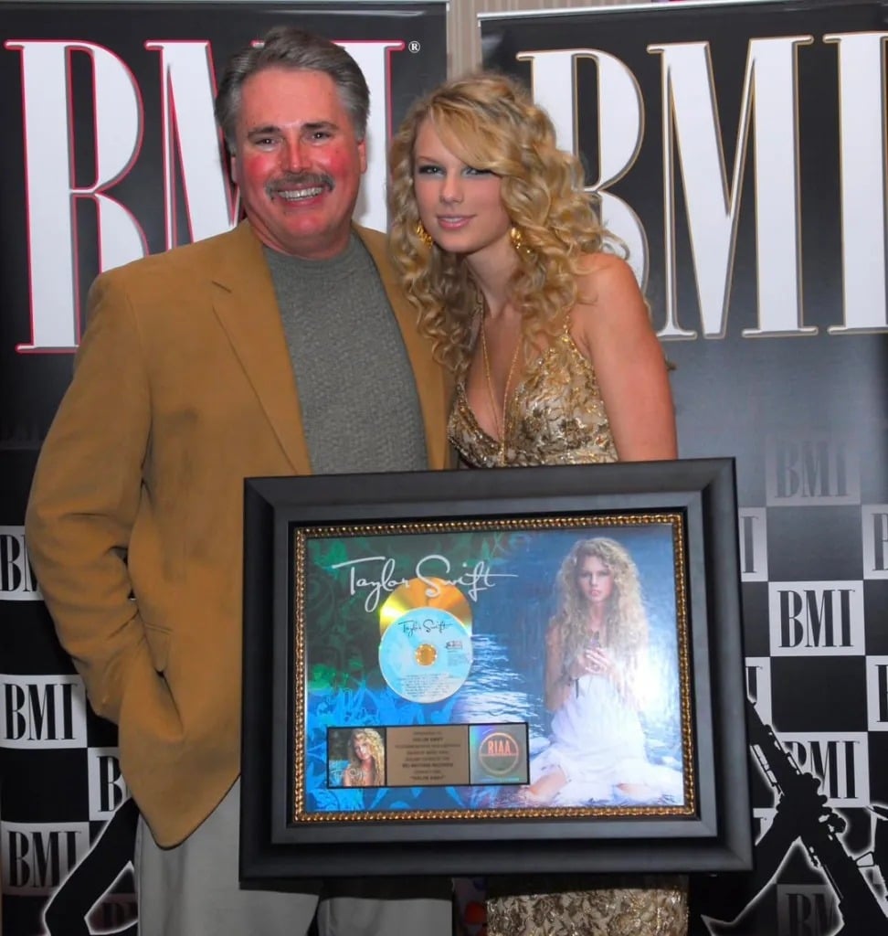 Taylor Swift suffers devastating loss on wedding day as beloved teacher dies