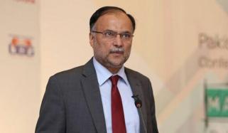 بیرونِ ملک پاکستانی ڈاکٹرز علم، جدت، اصلاحات کے ذریعے وطن کی خدمت جاری رکھیں: احسن اقبال