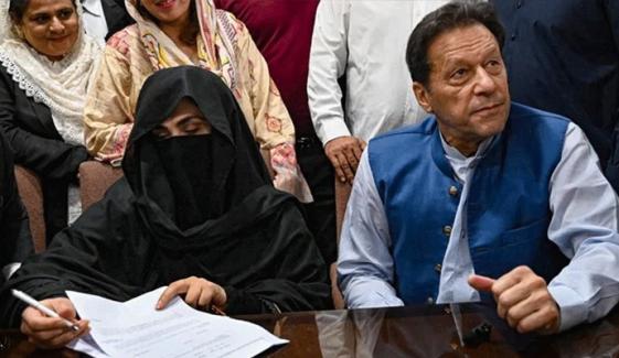190 ملین پاؤنڈ کیس: بانئ پی ٹی آئی اور بشریٰ بی بی کے وکلاء کو دلائل کیلئے آخری مہلت