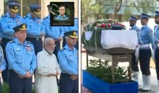 شہید گروپ کیپٹن عاصم طارق کی نماز جنازہ ادا، سربراہ پاک فضائیہ کی بھی شرکت