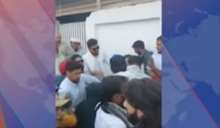 راولپنڈی، اڈیالہ جیل گورکھ پور ناکے پر پی ٹی آئی کارکن آپس میں لڑپڑے