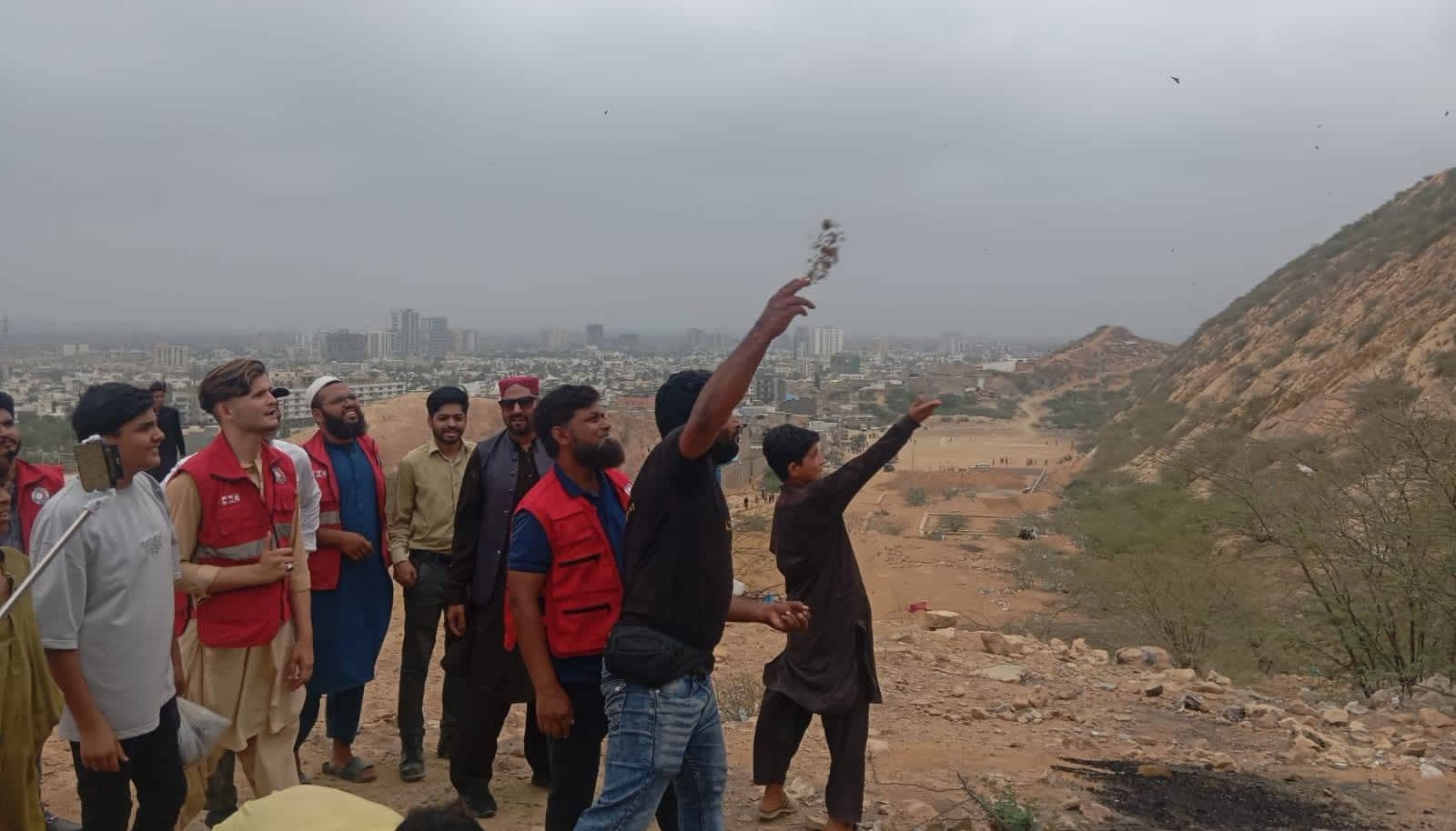 کراچی کی کٹی پہاڑی کو سرسبز و شاداب بنانے کا خواب جلد پورا ہوگا
