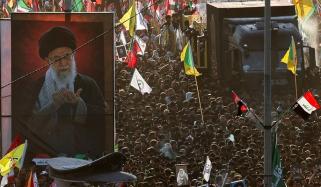 علی خامنہ ای کی نمازِ جنازہ حضرت علی ؓ کے روضے پر ادا
