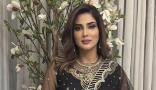 دھوپ میں میری آنکھوں کا رنگ بدل جاتا ہے، اسی لیے گاڑی نہیں چلاتی: فضا علی