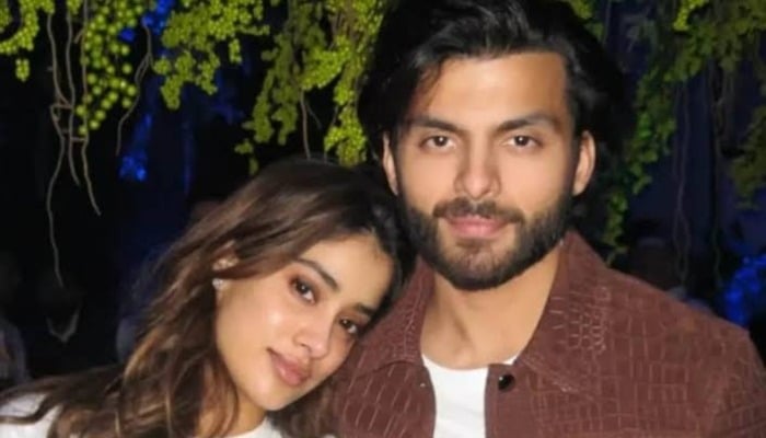 Janhvi Kapoor gives sweet nod to boyfriend Shikhar Pahariya at family celebration
