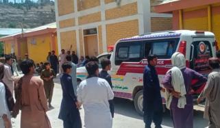 زیارت دہشتگردی: 21 پولیس اہلکاروں کی میتیں ورثاء کے حوالے، لواحقین کا دھرنا