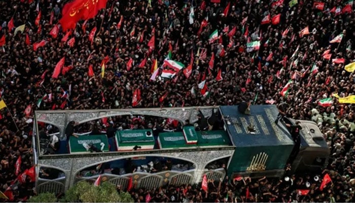 امام علی رضا کے مزار کے احاطے میں خامنہ ای سپرد خاک
