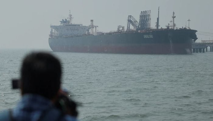 Tankers brave Hormuz despite renewed U.S.-Iran hostilities