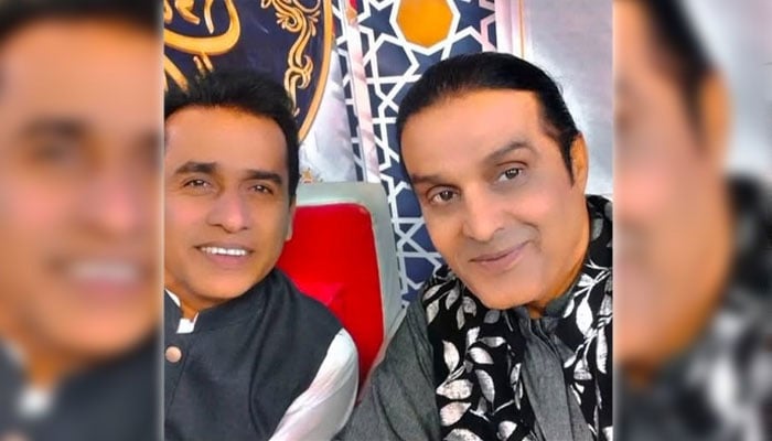 دائیں جانب گلوکار طفیل خان سنجرانی، بائیں طرف اداکار علی گل ملاح—تصویر بشکریہ سوشل میڈیا