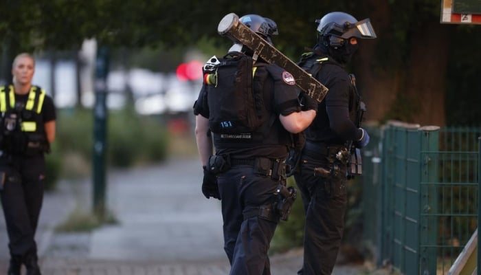 Berlin: Man holds woman hostage in supermarket, police operation underway