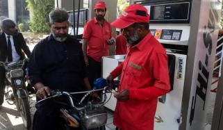 شہریوں کا پیٹرول و ڈیزل کی قیمتیں کم کرنے کا مطالبہ