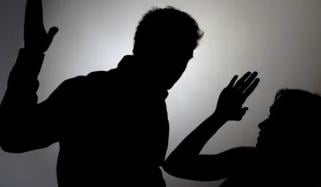 لاہور: سڑک پر بیوی پر تشدد کرنیوالا شوہر گرفتار