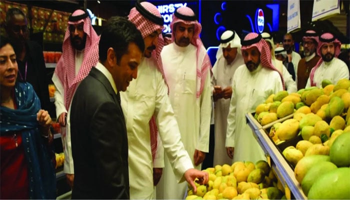 جدہ میں مینگو فیسٹیول: چونسہ، سندھڑی اور انور رٹول پر خریداروں کی خصوصی توجہ