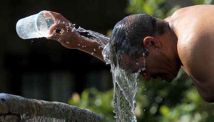 How to protect yourself from heat waves? Easy tips to stay cool