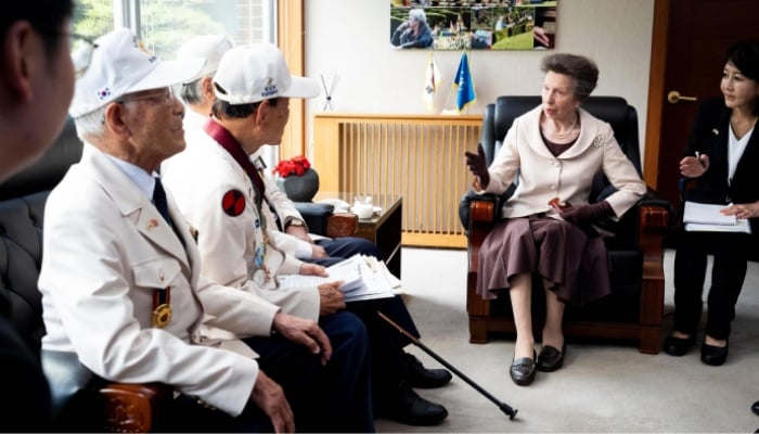 Princess Anne meets Korean War veterans