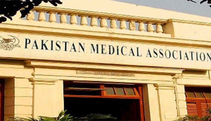 پاکستان میں ساڑھے 6 لاکھ بچے معمول کے حفاظتی ٹیکوں سے محروم ہیں، پی ایم اے