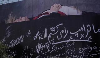 ایران: تابوت میں ٹرمپ کی تصویر والا بِل بورڈ نصب