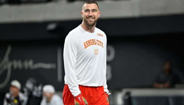 Travis Kelce debuts wedding band on return to football training in Florida