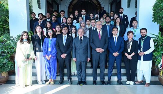 وزیراعظم کا دنیا کی ممتاز جامعات میں زیر تعلیم پاکستانی طلبا کا پاکستان میں انٹرن شپ کے فیصلے کا خیر مقدم