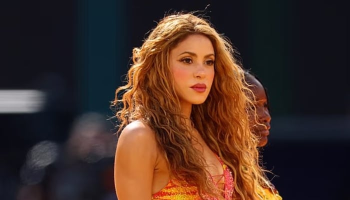 Shakiras timeless beauty captivates fans during FIFA World Cup show