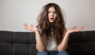 بے جان اور سفید بالوں سے نجات کا آسان حل کیا ہے؟ ماہرین کا مشورہ