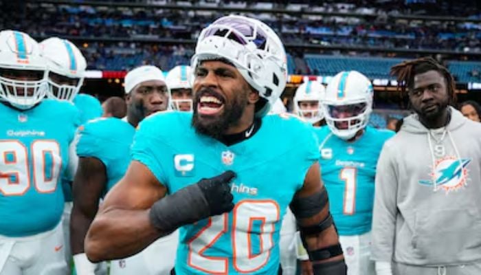 Jordyn Brooks and the Miami Dolphins agreed to a 3-year contract extension