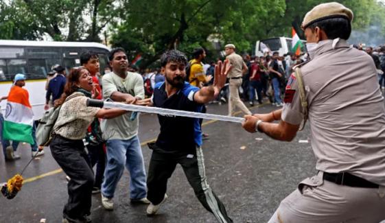 بھارت: تعلیمی اصلاحات کیخلاف شدید احتجاج، پولیس کا لاٹھی چارج، مودی کے استعفے کا مطالبہ