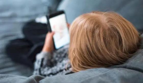 فرانس میں 15 سال سے کم عمر بچوں کے سوشل میڈیا استعمال کرنے پر پابندی عائد