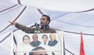 لگتا ہے نواز شریف اور مریم نواز اپنے وزیر کے ساتھ کھڑے ہیں، بلاول بھٹو 