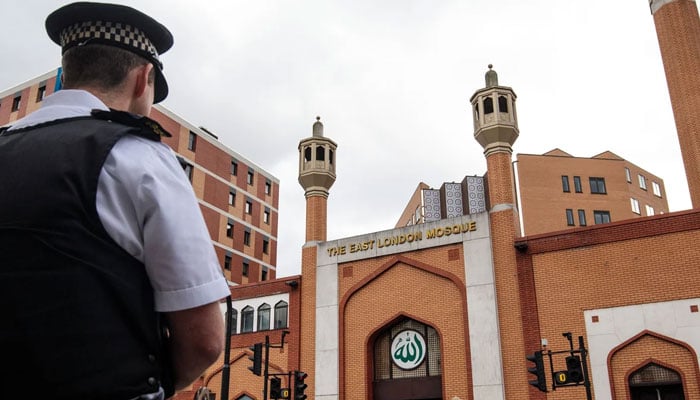 برطانیہ بھر کی مساجد پر ایک برس کے دوران 70 حملے، نفرت انگیز واقعات ریکارڈ