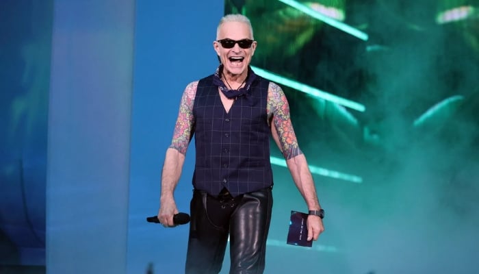 David Lee Roths scheduled tour takes a shocking turn as former bandmate reacts