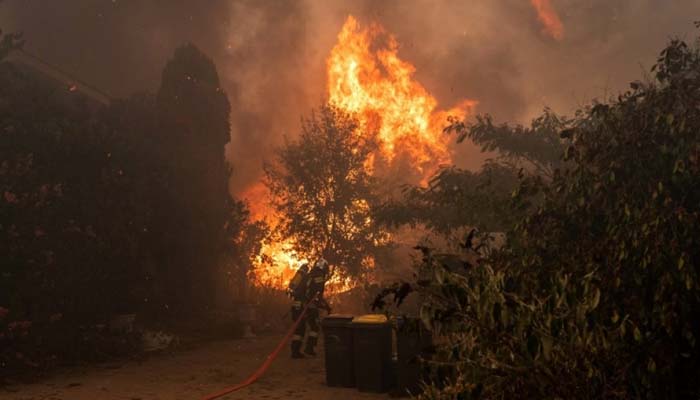 France races to evacuate Cap Ferret Peninsula as wildfire advances